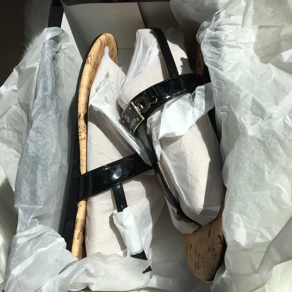 🆕 G by Guess Jemma Ornament Sling Thong Leather T Strap Sandals