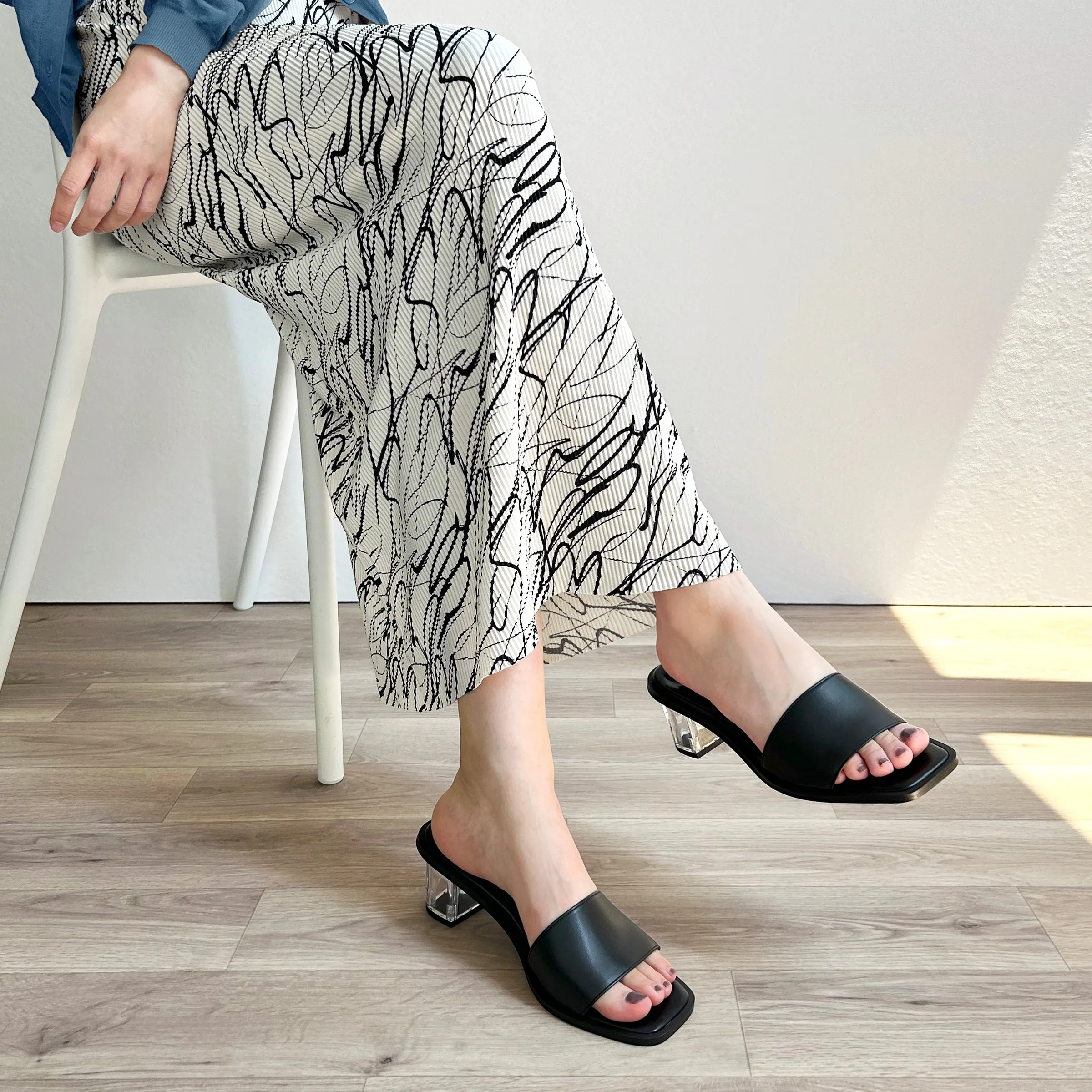 15% OFF: Wide Band Clear Heel Mules (m50002) Black