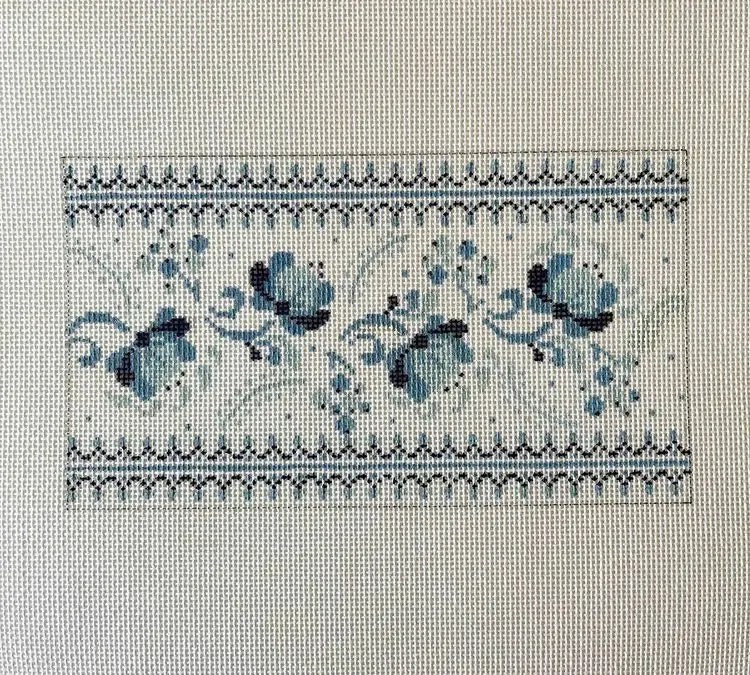 23-284 Blue Chinoiserie Purse insert 4 x 7”