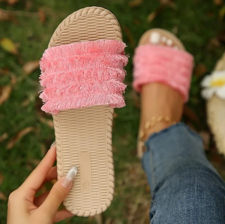 Chic sandals with crossed straps and padded sole for women