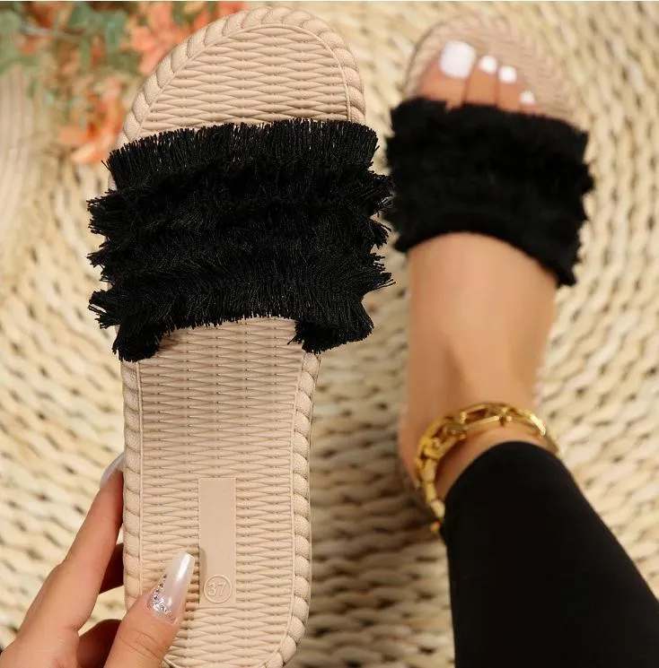 Chic sandals with crossed straps and padded sole for women
