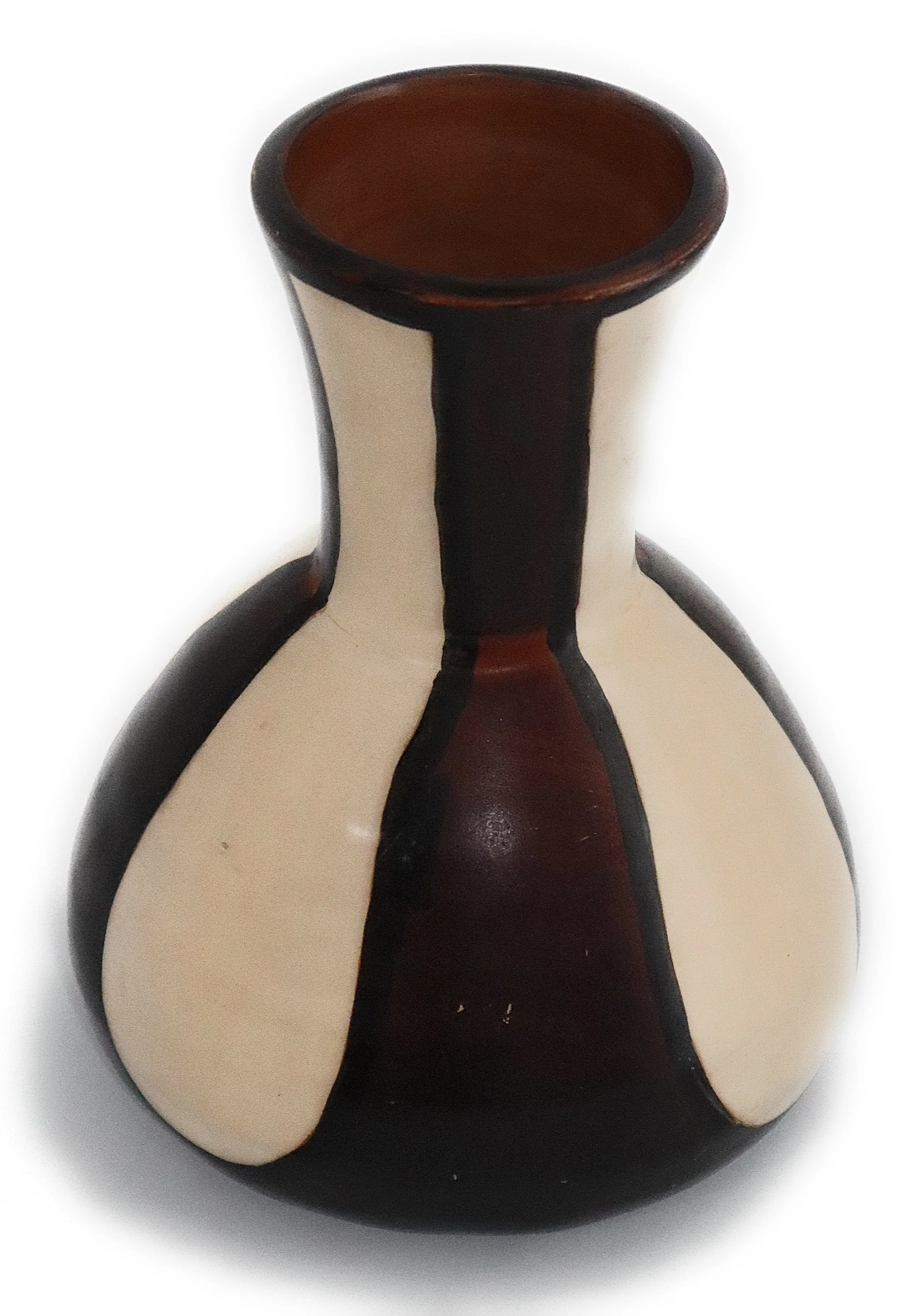 Chulucanas Vase Ivory and Dark Brown Color 6.5" Tall. Signed by Artist Tavara
