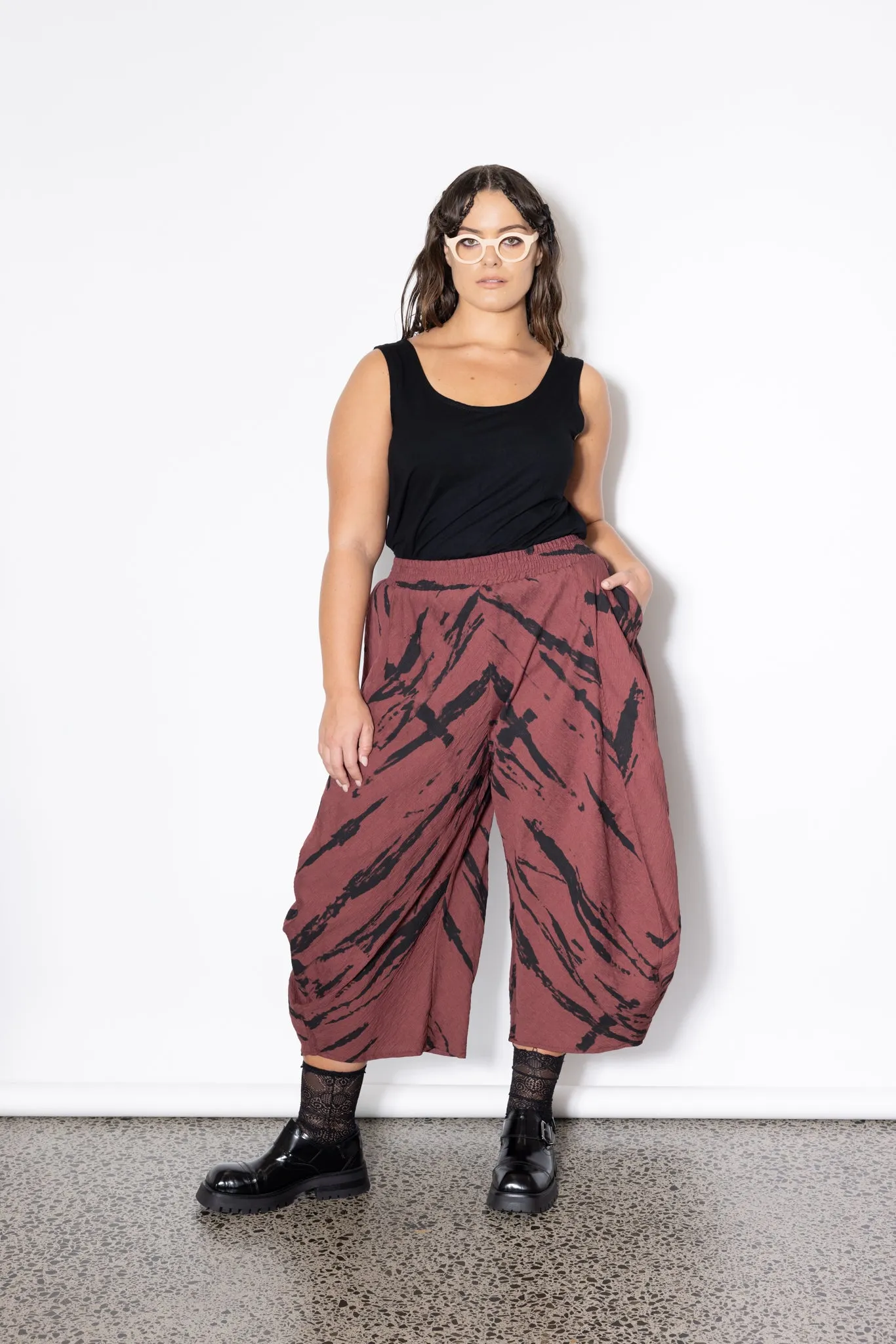 Curve Pleat Pant - Raisin