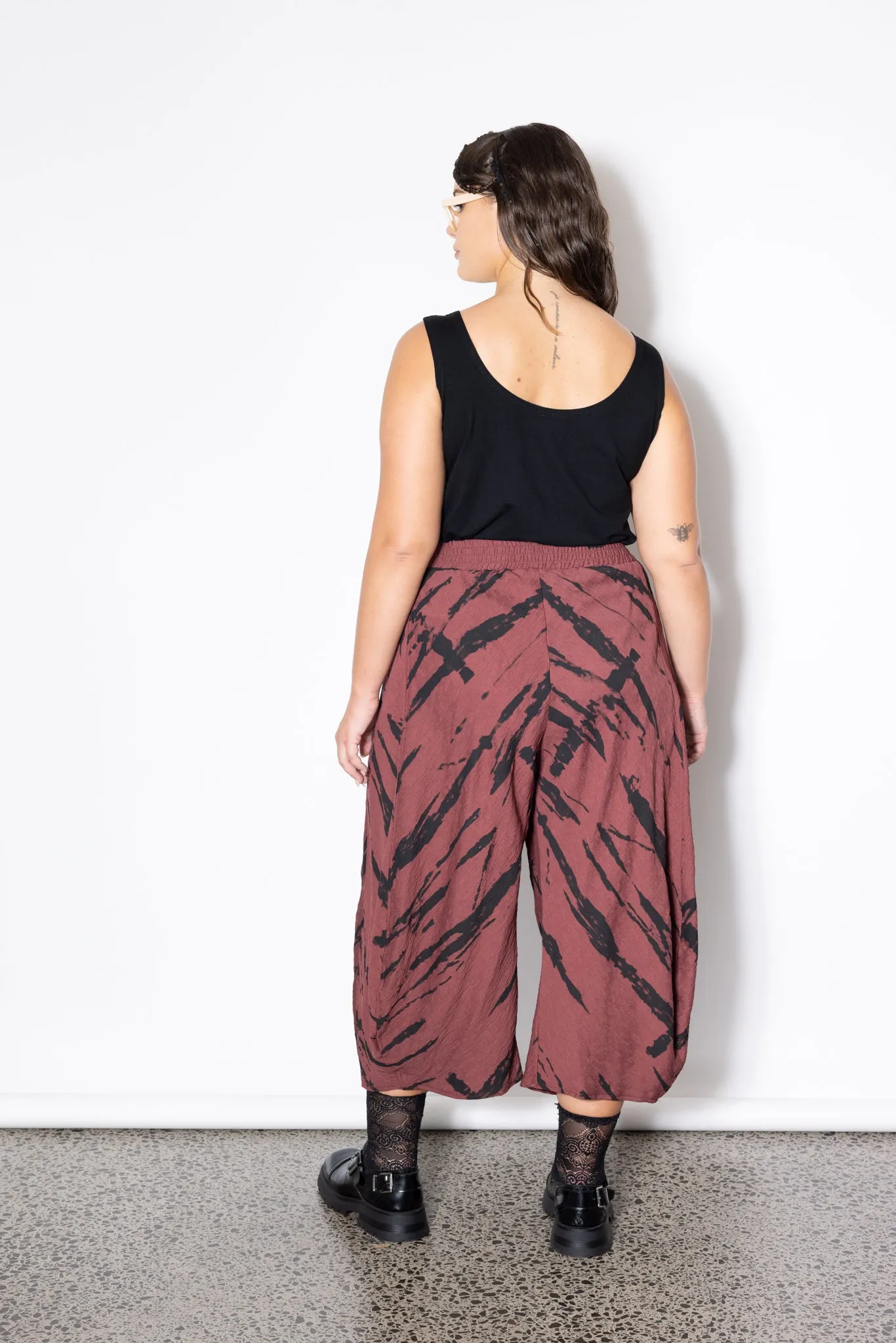 Curve Pleat Pant - Raisin