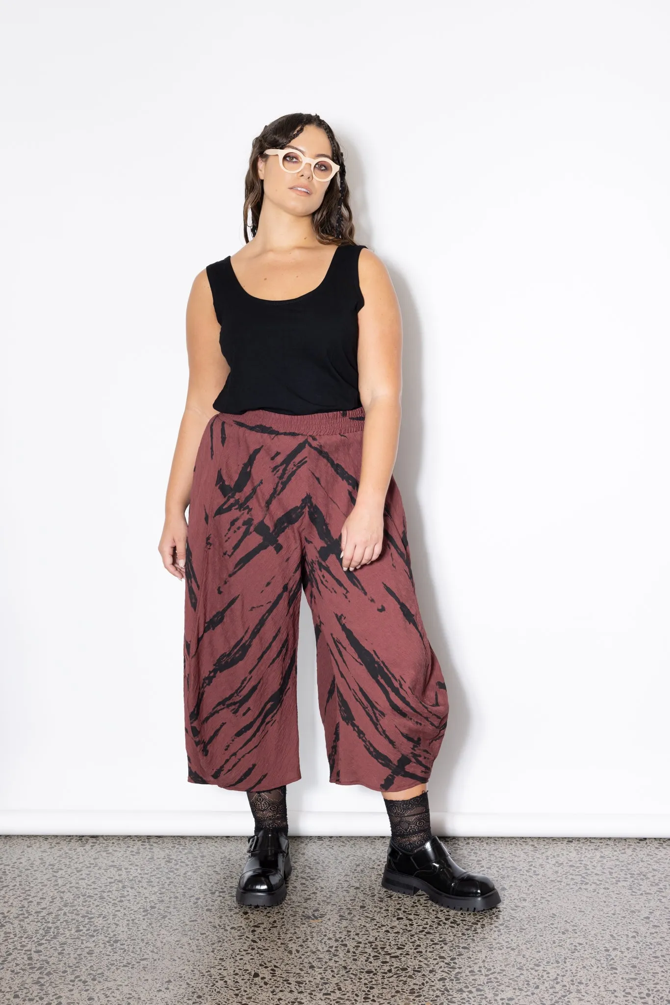 Curve Pleat Pant - Raisin