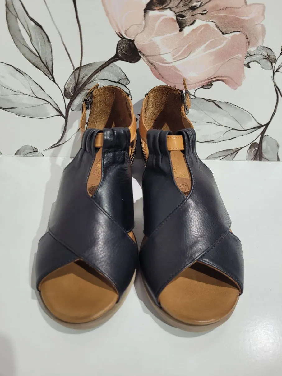 Digby Black/Tan by Le Sansa