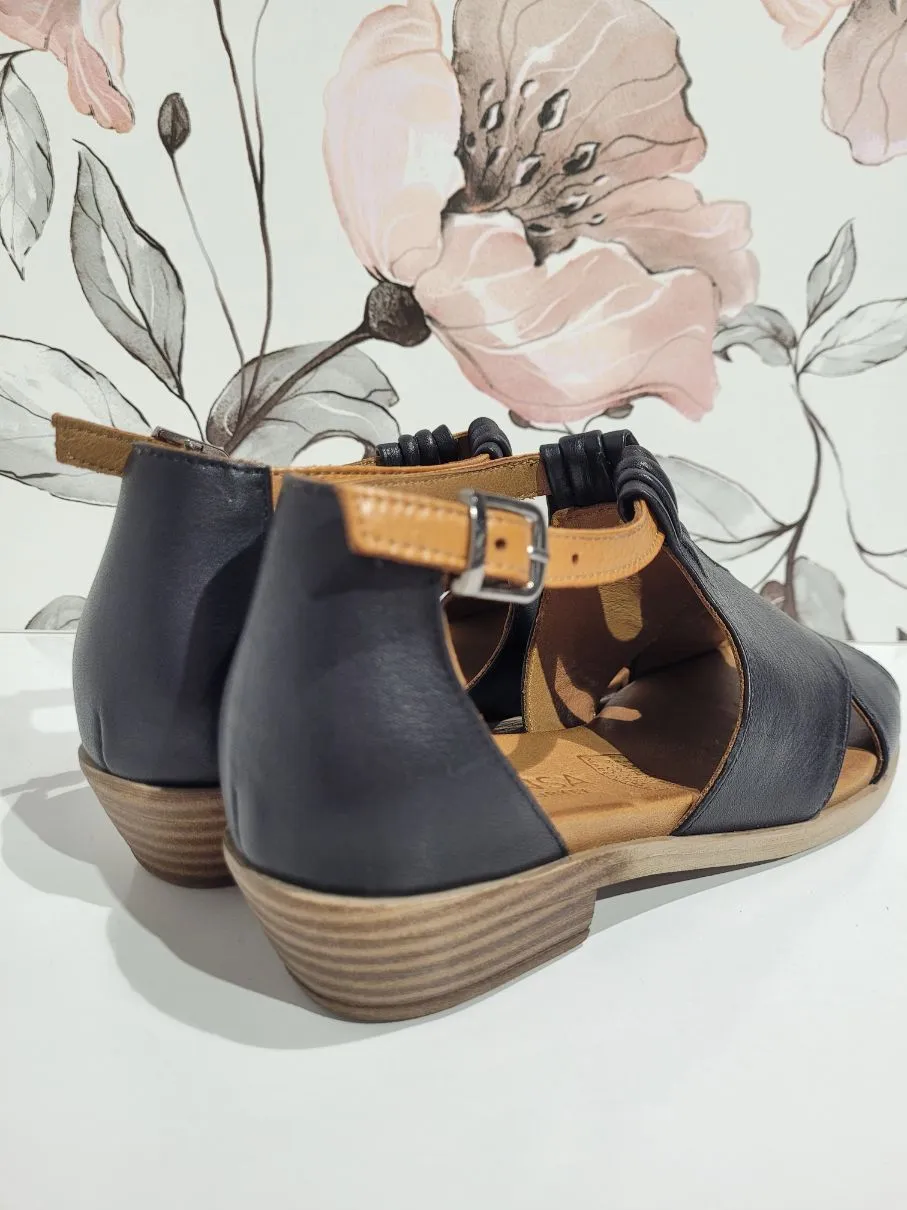 Digby Black/Tan by Le Sansa