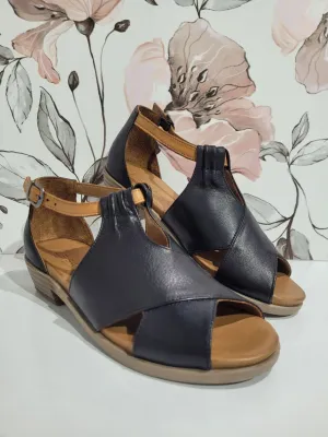 Digby Black/Tan by Le Sansa