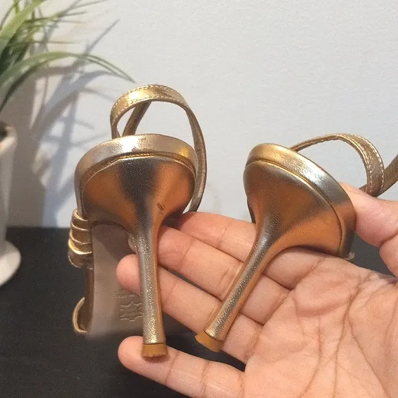 Ellen Tracy sandals
