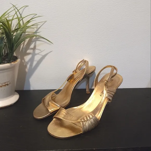 Ellen Tracy sandals