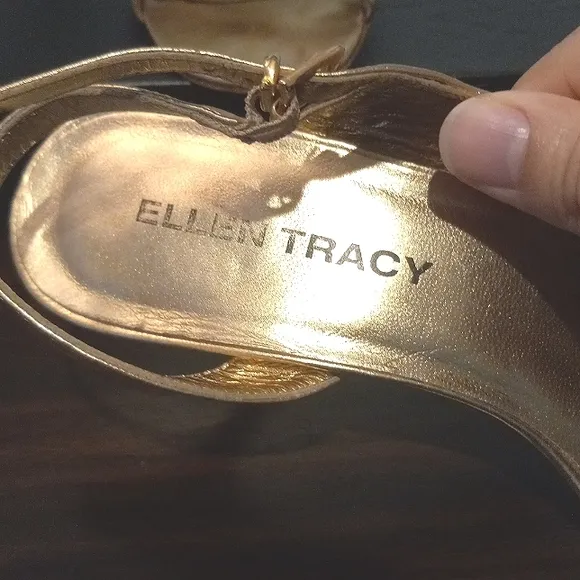 Ellen Tracy sandals