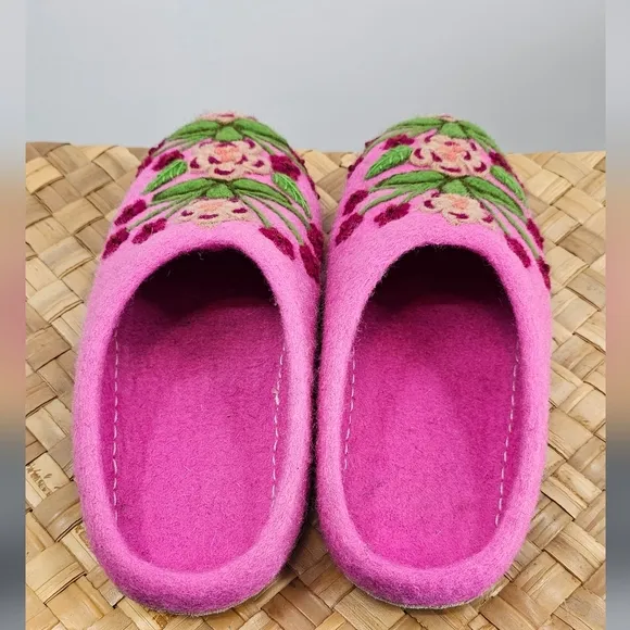 French Knot Pink Secret Garden Slippers Size XL