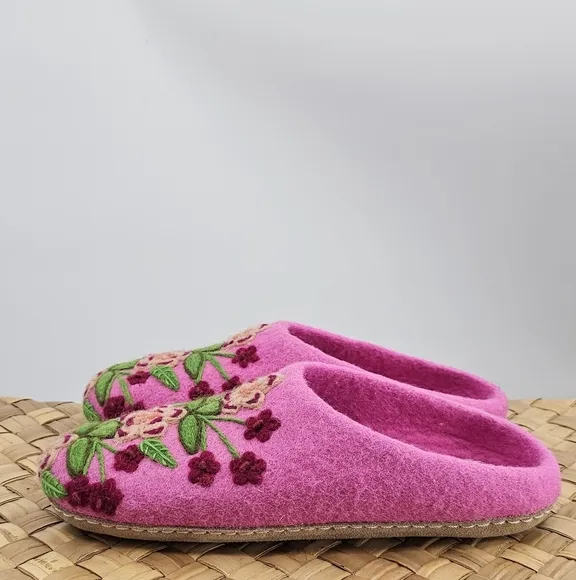 French Knot Pink Secret Garden Slippers Size XL