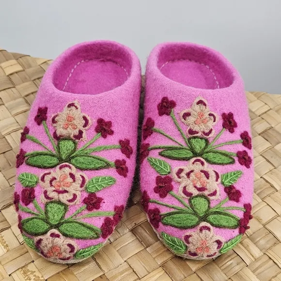 French Knot Pink Secret Garden Slippers Size XL