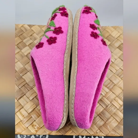 French Knot Pink Secret Garden Slippers Size XL