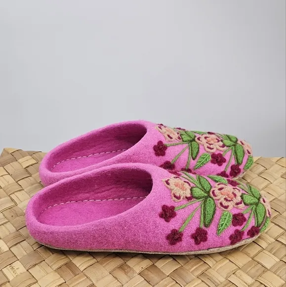 French Knot Pink Secret Garden Slippers Size XL
