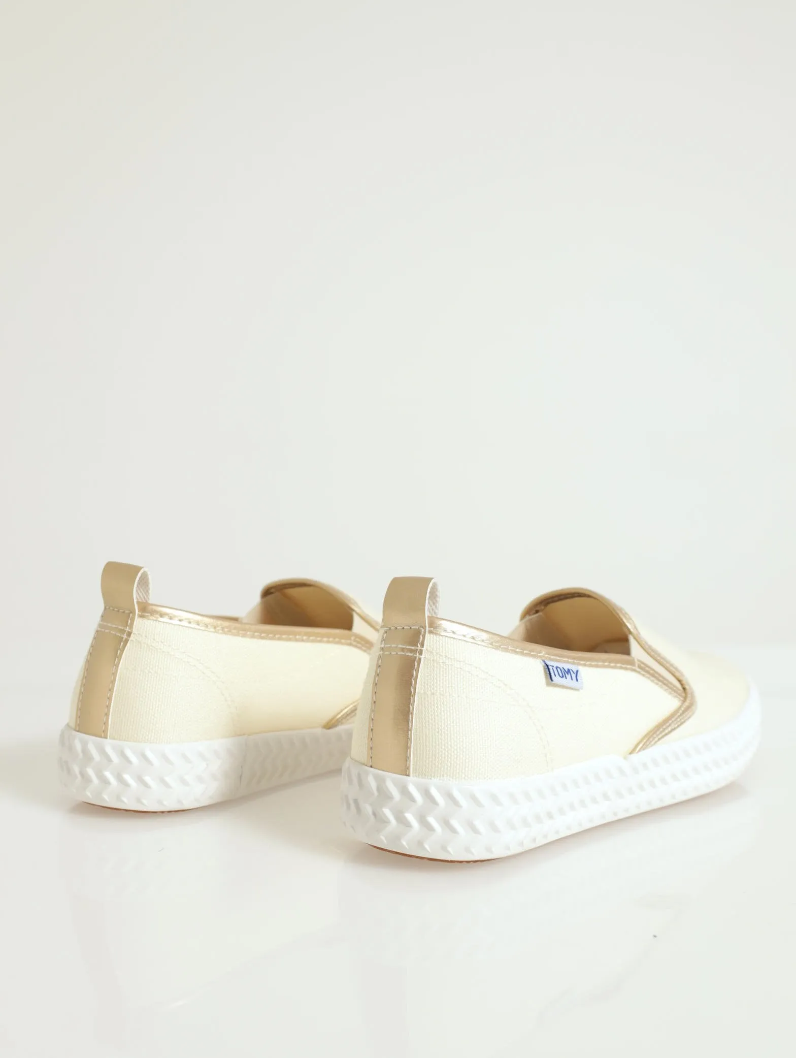 Low Cut Elastic Gussed Canvas Push In Sneaker - Beige