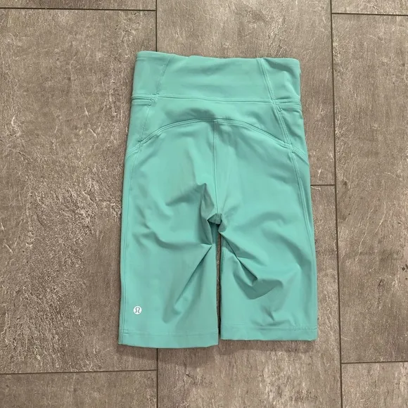 Lululemon Blue On Pace Short 10” Washed Marsh Size 4 NWOT