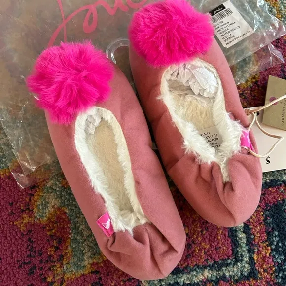 NWT Joules | Girl’s pink suede sherpa lined slippers, hot pink pom poms sz 11-12
