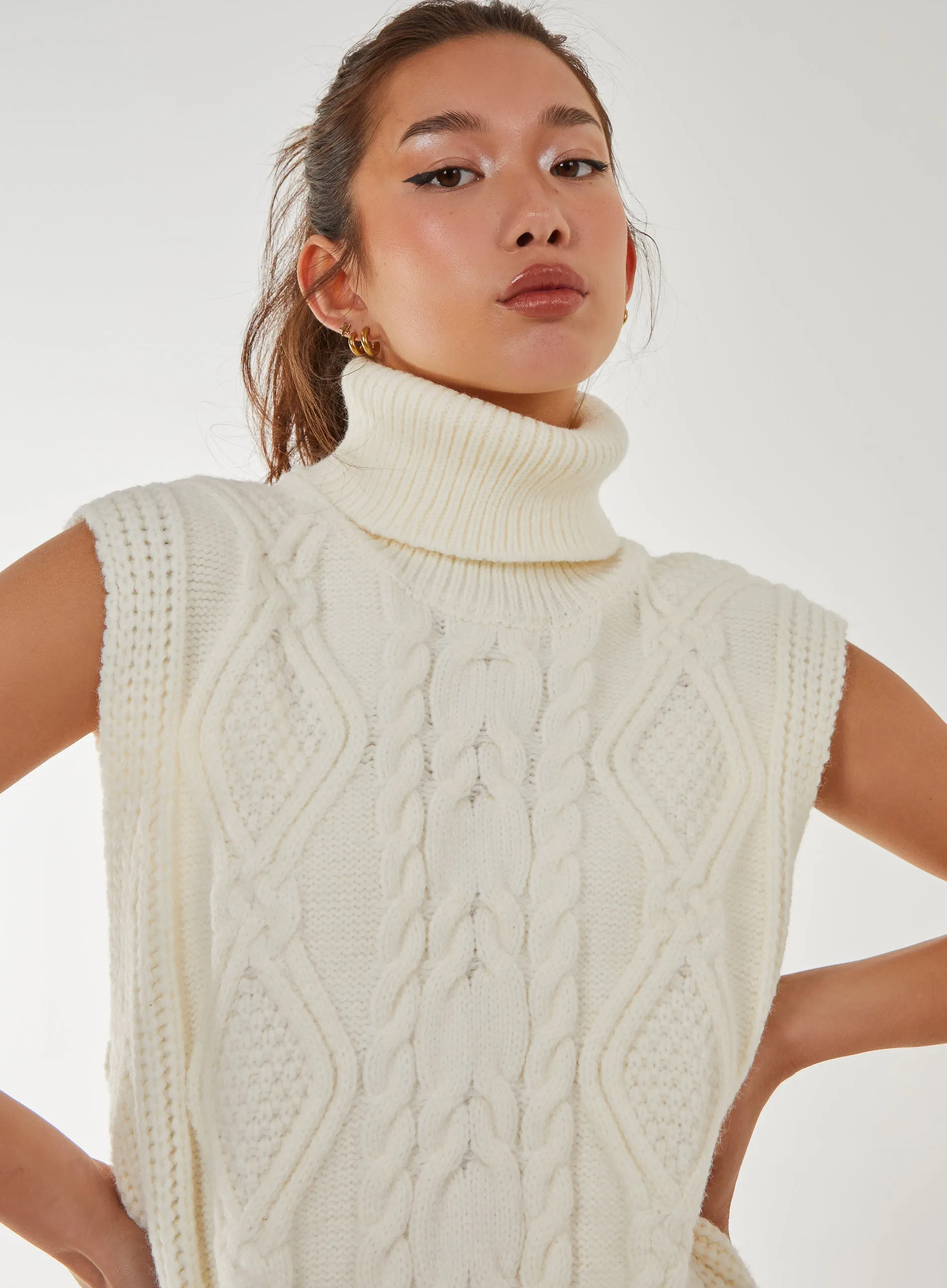 Sleeveless Knit Turtleneck
