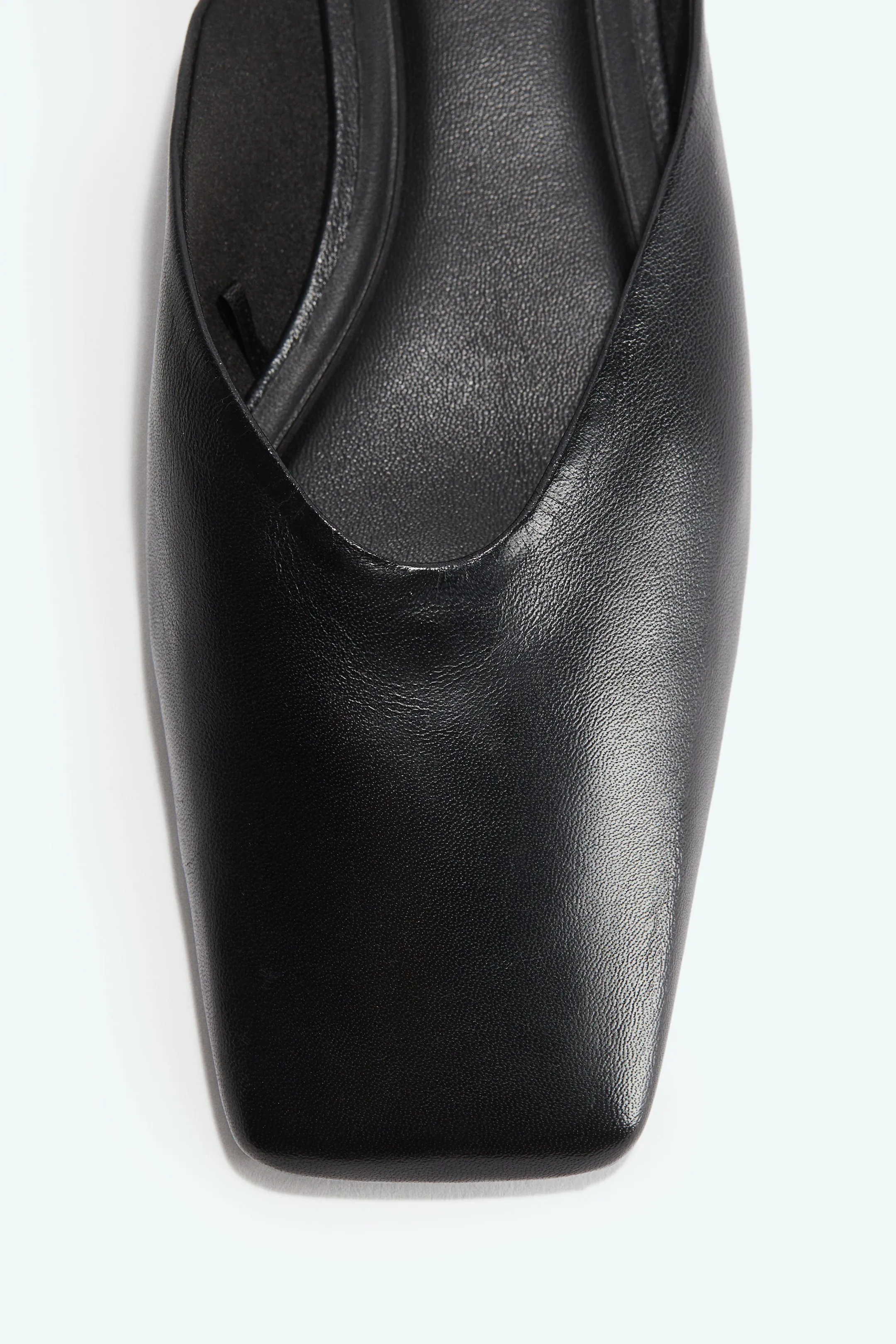 Square-toe leather mules