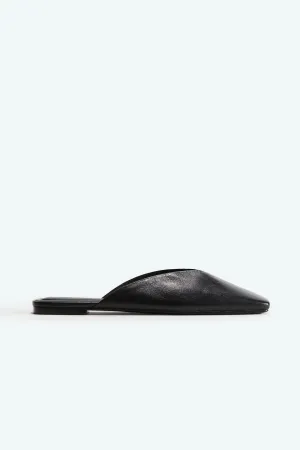 Square-toe leather mules