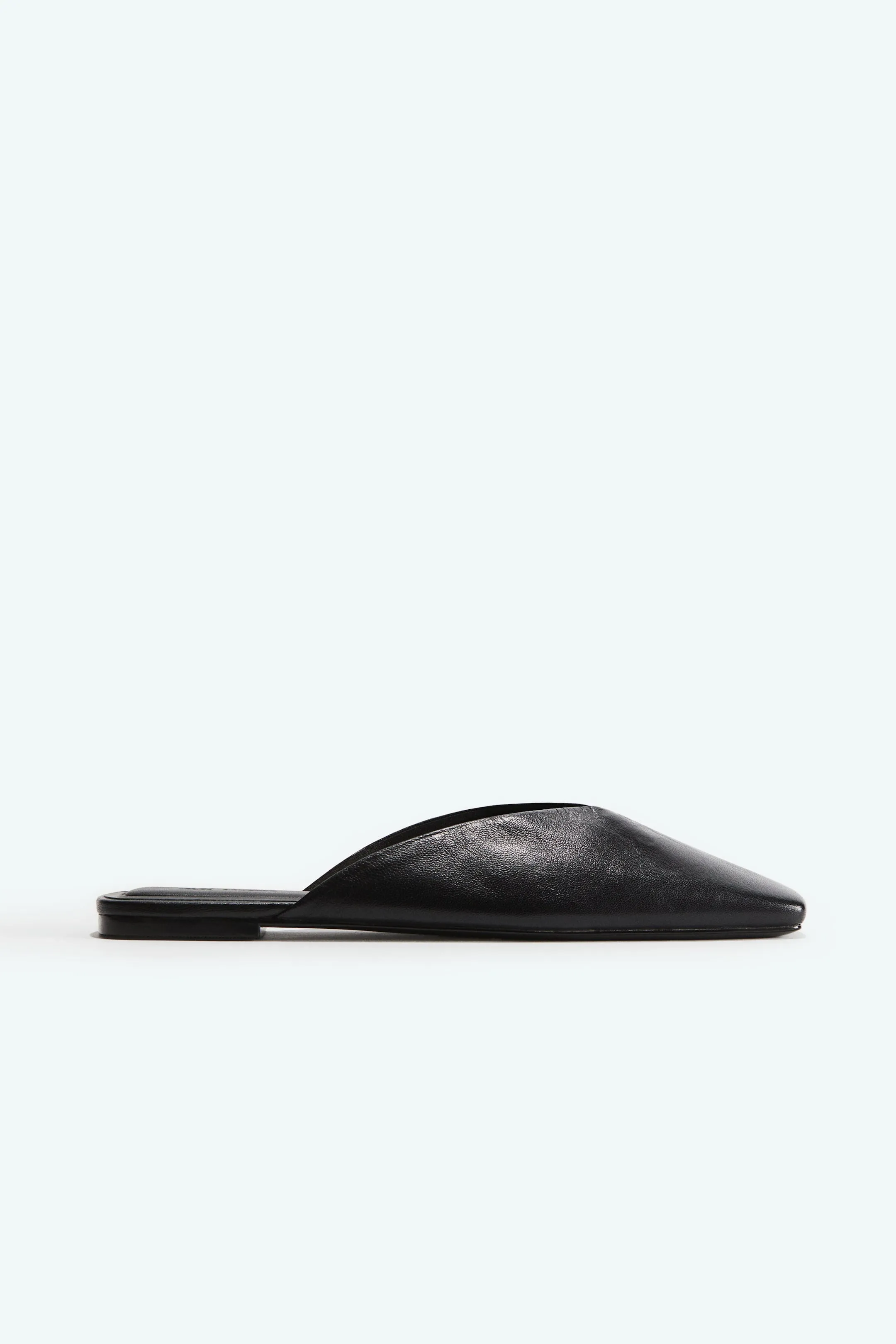 Square-toe leather mules