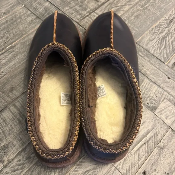 Tasman Dark Expresso Brown Leather UGG Slipper (Men’s) Size 12 US
