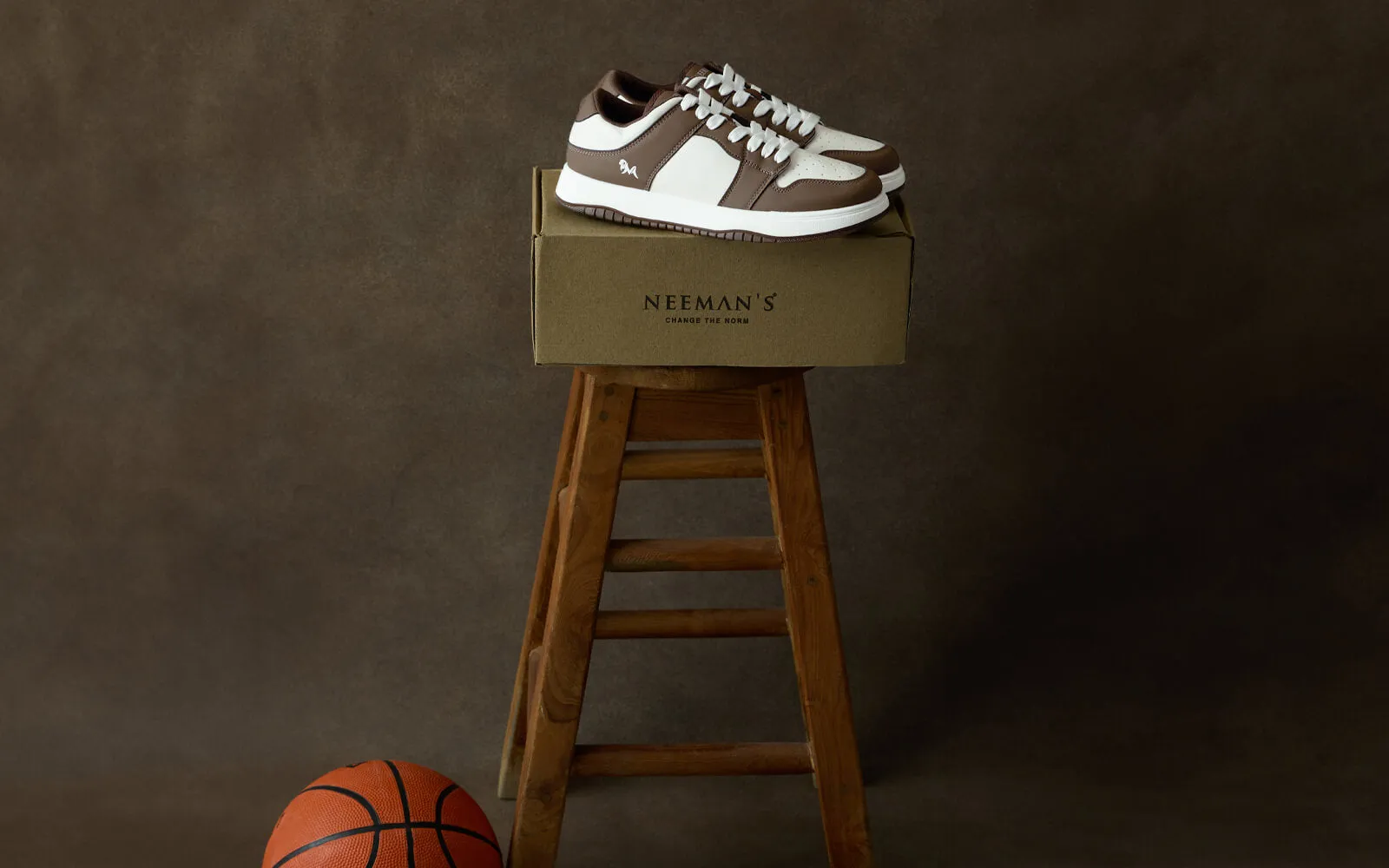 The Hip Hep : Ivory-Brown