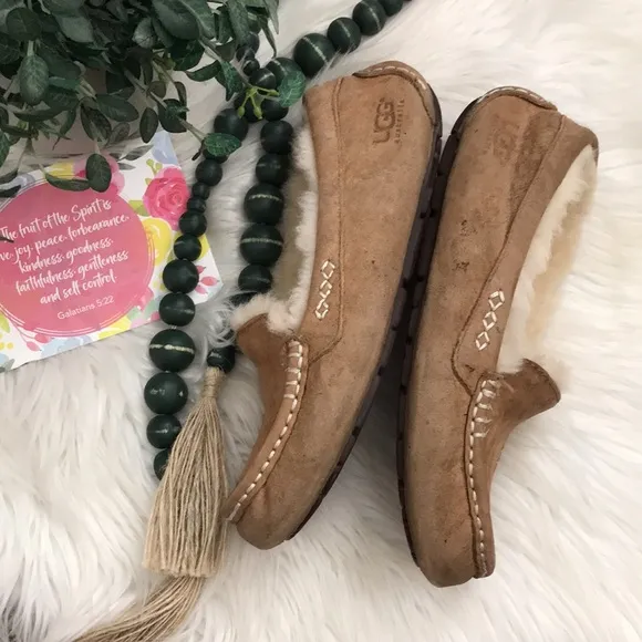 UGG Ansley Slipper in Chestnut Sz 2