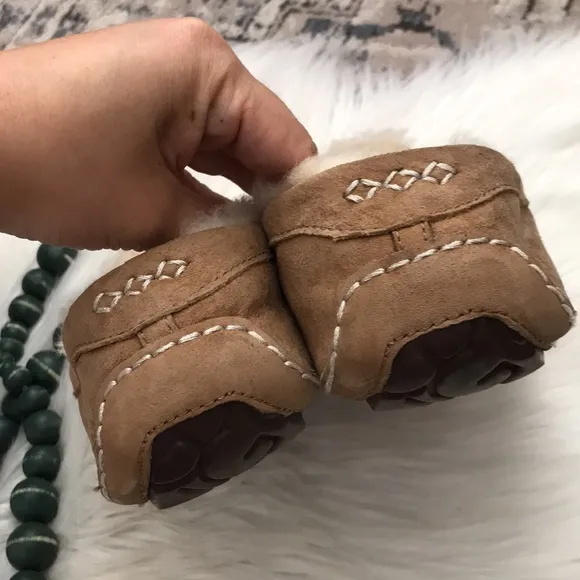 UGG Ansley Slipper in Chestnut Sz 2