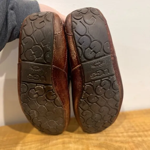 Ugg mens ascot leather slippers size 11 dark brownn leather GUC