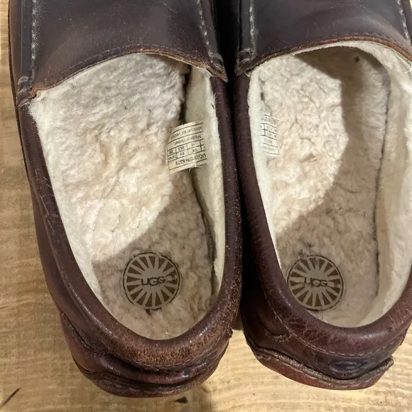 Ugg mens ascot leather slippers size 11 dark brownn leather GUC