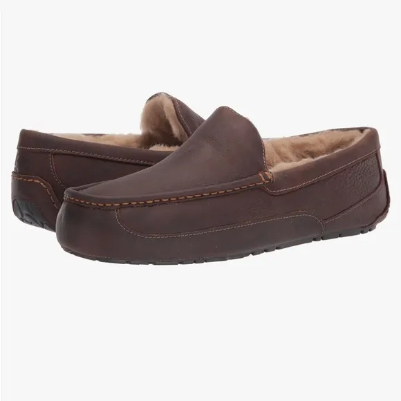 Ugg mens ascot leather slippers size 11 dark brownn leather GUC