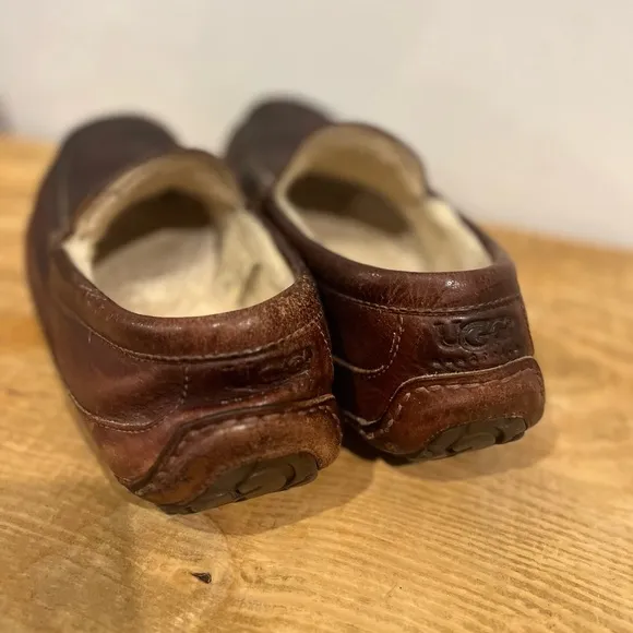 Ugg mens ascot leather slippers size 11 dark brownn leather GUC