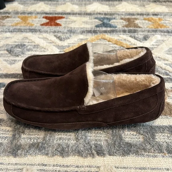 UGG Men's Ascot Slipper NWOT !